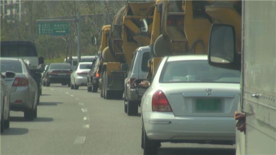 자동차블랙박스로 담배 꽁초 투기 잡는다