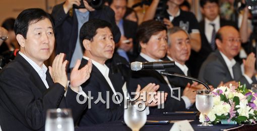 [포토]박수치는 최지성 부회장