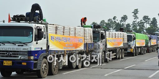 [포토] 북한으로 향하는 밀가루 300톤
