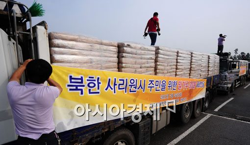 [포토] 북한 주민들을 위한 밀가루 300톤