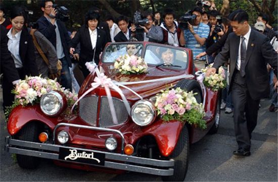 한가인-연정훈 웨딩카 'MK II' 억대 매물로 등장