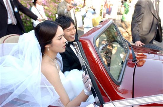 한가인-연정훈 웨딩카 'MK II' 억대 매물로 등장