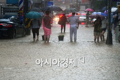 서울시는 부인하는 그것, '지붕 없는 지하철역 논란'