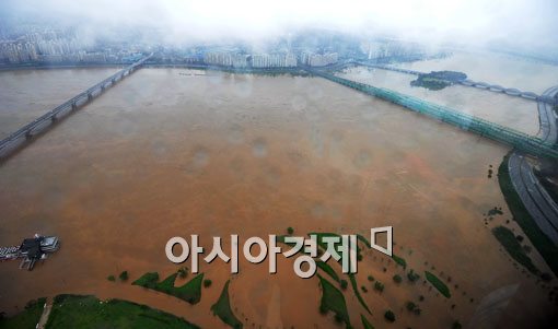 [포토] 흙탕물로 변한 한강