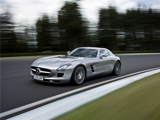 벤츠 SLS AMG '가장 스포티한 스포츠카' 선정