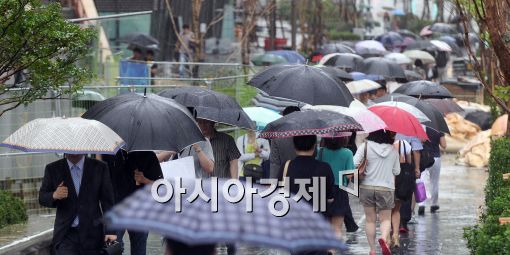 [포토]폭우속 출근길 '북새통'