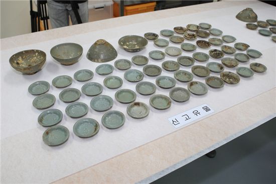 충남 태안 파도리 앞바다에서 발견된 유물들.