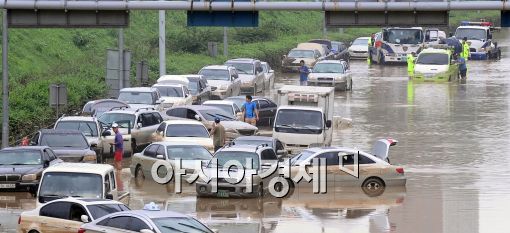 [포토]올림픽대로 차량구조 시작!