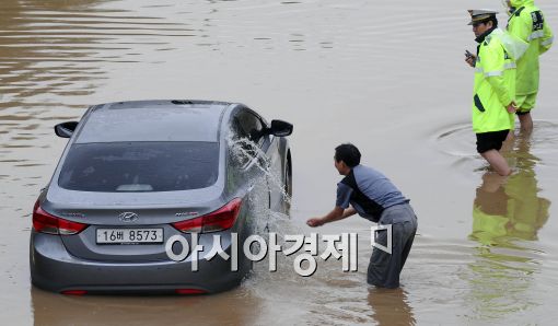 [포토]올림픽대로 세차장?