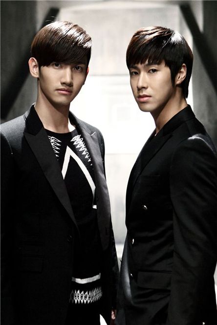 TVXQ soars to No. 2 on Oricon's weekly chart with "Superstar" 