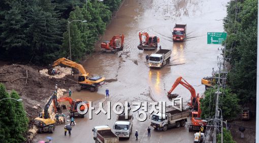 [포토]도로 모습 되찾은 남부순환도로