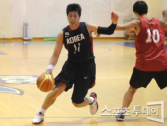 [포토] 양희종 '수비를 물리치고'