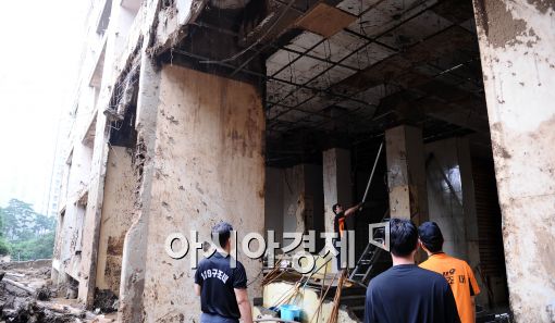 [포토]주말 계속되는 복구 작업