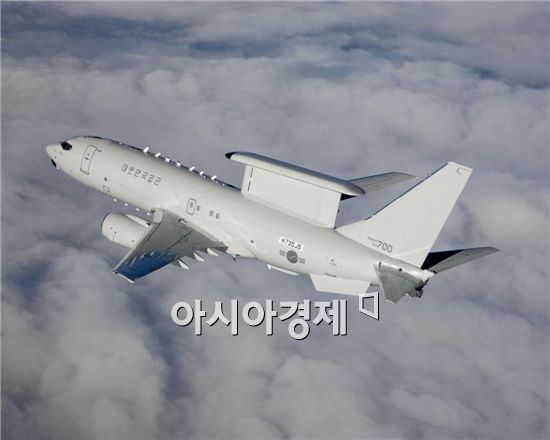 공중조기경보통제기 1호기 한국 왔다