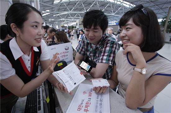 1일 KT는 해외여행 고객들이 미국, 일본에 이어 대만에서도 와이파이를 이용할 수 있도록 대만에그를 출시하고, 데이터로밍 무제한 이용국가를 기존 36개국에서 41개국으로 확대했다고 밝혔다.
