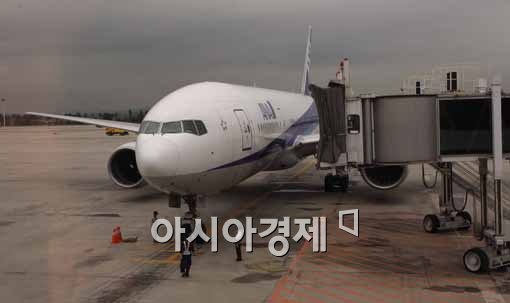 [포토] 김포공항 도착한 일본 자민당 의원들