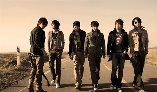 Shinhwa planning to make music comeback March 2012