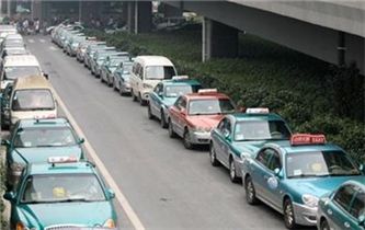 中 택시기사들의 '반란'..임금인상 한목소리