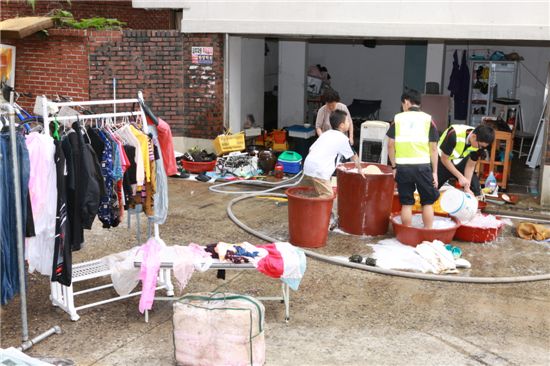 관악구 수해복구 현장 온정의 손길 이어져