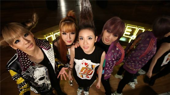 2NE1's new album places No. 4 on Billboard chart