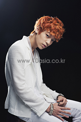 엘조 “<원피스>, <나루토> 등 만화책을 모은다”