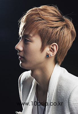 천지 “하루에 한두 시간씩 표정연습을 했다”