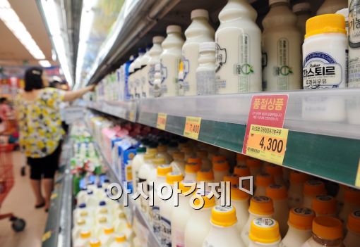 [포토]낙농가 原乳공급 중단…우유수급 차질