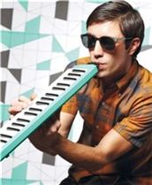 ‘아이웨어’걸친 그 남자가 달라보여