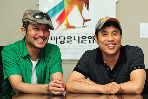 100만 관객 울린 '암탉'의 힘, '가족'에 있었다