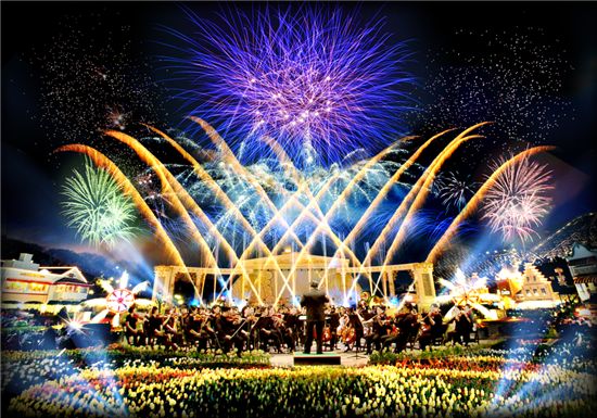 에버랜드의 불꽃놀이 공연과 오케스트라 연주 사진을 합성한 사진.