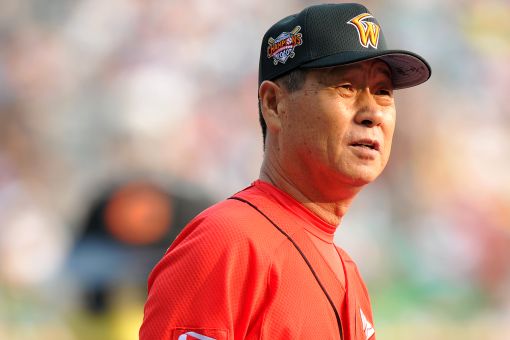 김성근 SK 감독 "시즌 후 사퇴" 충격 선언