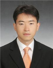 정부대전청사 앞에서 국제특허법률사무소를 차린 남숭호 대표변리사.