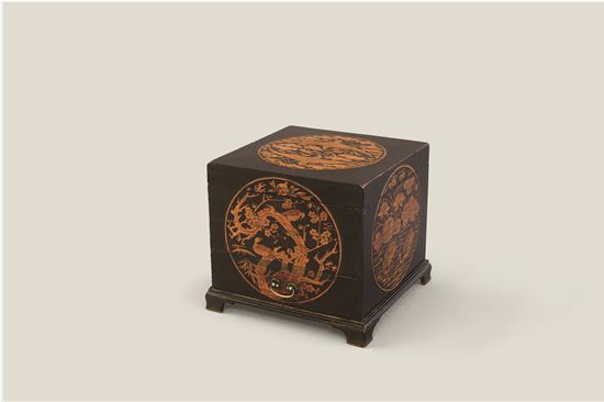 ▲ 서세옥이 소장한 빗접, 19세기, 27.5x27.5x24(h)cm