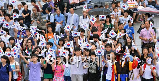 [포토] 거리 가득 매운 태극기