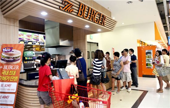 [포토]이제 마트에서 직화구이 버거 사드세요