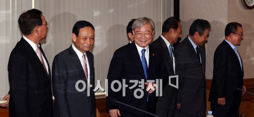 [포토]활짝 웃는 금융 수장들
