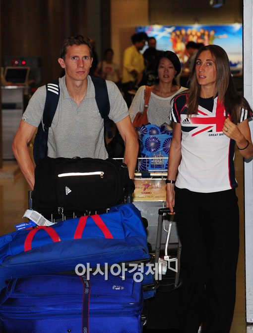 [포토] 입국하는 영국 육상 대표팀 선수들
