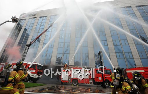 [포토] '라면공장을 지켜라'