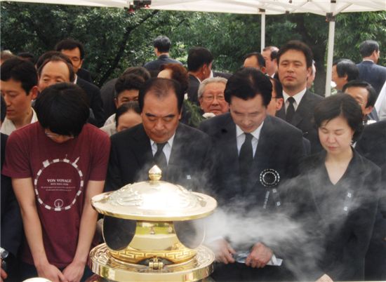 김수영 양천구청장 예비후보, DJ 전 대통령 추도식 참석 