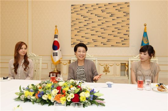 소녀시대, 청와대에 떴다