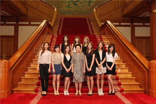 소녀시대, 청와대에 떴다