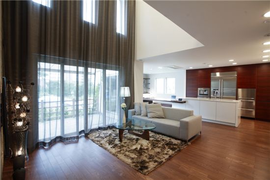 "콘크리트 보다 더 튼튼한 목조주택을 선보입니다"