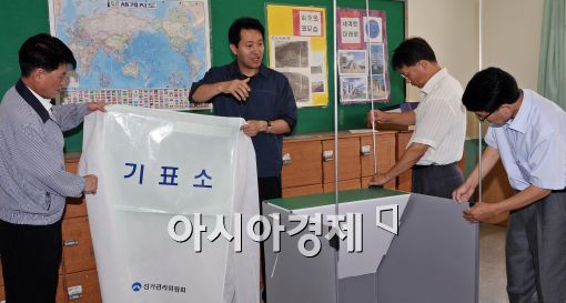 [포토]투표소 찾은 오세훈 시장