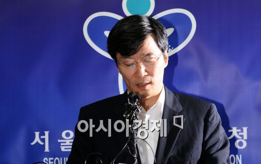 [포토]고개숙인 곽노현 교육감