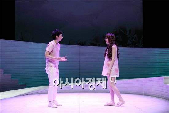 전혀 새롭고 몹시 발칙한 아담과 이브, 뮤지컬 '폴링 포 이브'