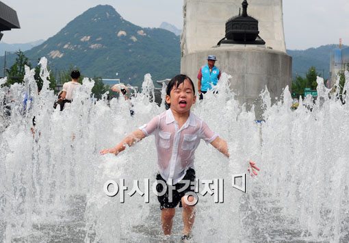 [포토] "더위, 피할수 없으면 즐겨야죠!"