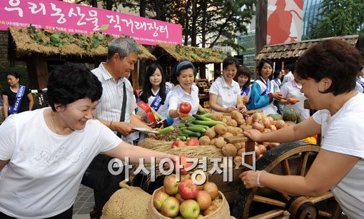 [포토] 삼성 직거래 장터 찾은 시민들