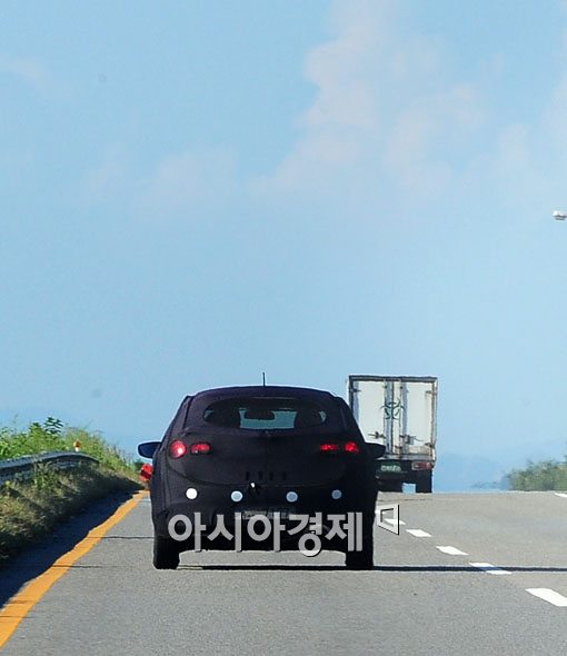 [포토] 위장막속에 차량의 정체는?