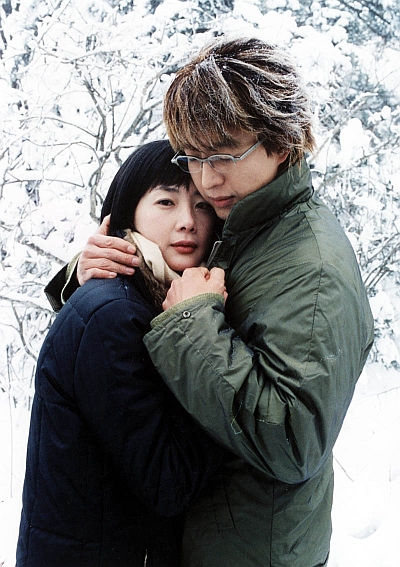 Actress Choi Ji-woo and actor Bae Yong-joon for "Winter Sonata" [KBS]