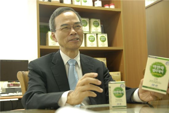 조영재 에이엠 바이오 대표가 유산균 고농축 발효기술에 관해 설명하는 모습.